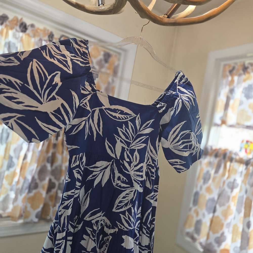 NWT Chic Blue and White Leaf Pattern Hawaiian Style Maxi Dress. Size S. KKCP - Picture 6 of 14